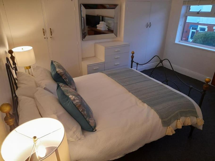 Fabulous Terrace Cottage Блекпул Екстериор снимка